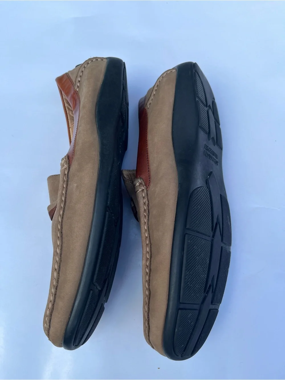 Johnston & Murphy Taupe Suede Slip-On Loafers Brown Trim Metal Bit Size 8.5